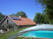 A la sortie d'un village, au coeur des sentiers de randonn&eacute;es, le g&icirc;te vous accueille avec sa piscine ext&eacute;rieure couverte et chauff&eacute;e &agrave; l'&eacute;nergie solaire  	
calme, vue d&eacute;gag&eacute;e sur les collines bois&eacute;es et sur les sentiers de randonn&eacute;es
http://www.amigite.fr
Tel 06.80.94.93.64